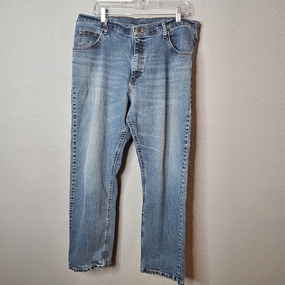 Wrangler Mens Jeans 38 X‎ 30 Relaxed Fit Comfort Blue Distressed Straight Leg